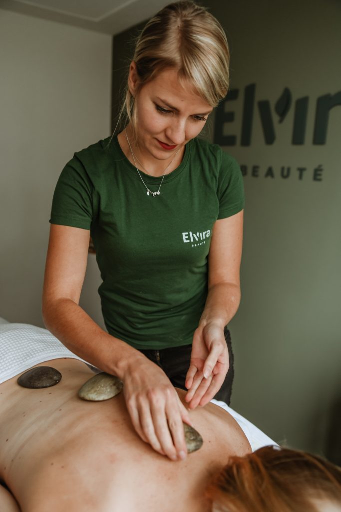 Hotstone massage bij beautysalon Elvira Beauté in Goor, Twente